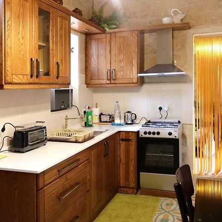 5 Minute Walk From Malta Airport Villa Gudja Bagian luar foto