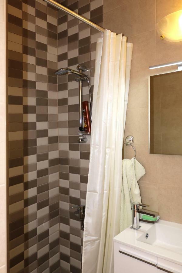 5 Minute Walk From Malta Airport Villa Gudja Bagian luar foto