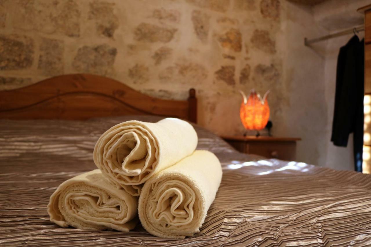 5 Minute Walk From Malta Airport Villa Gudja Bagian luar foto